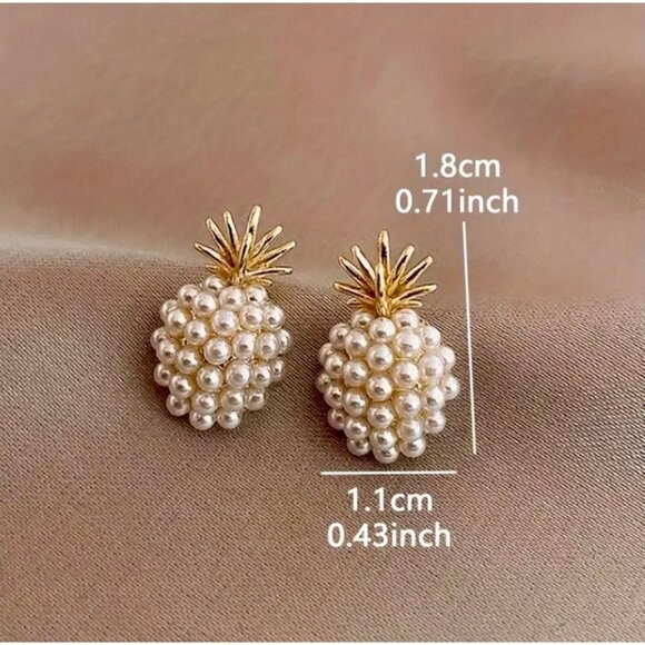 Chic Pearl Pineapple Stud Earrings - Picture 4 of 4